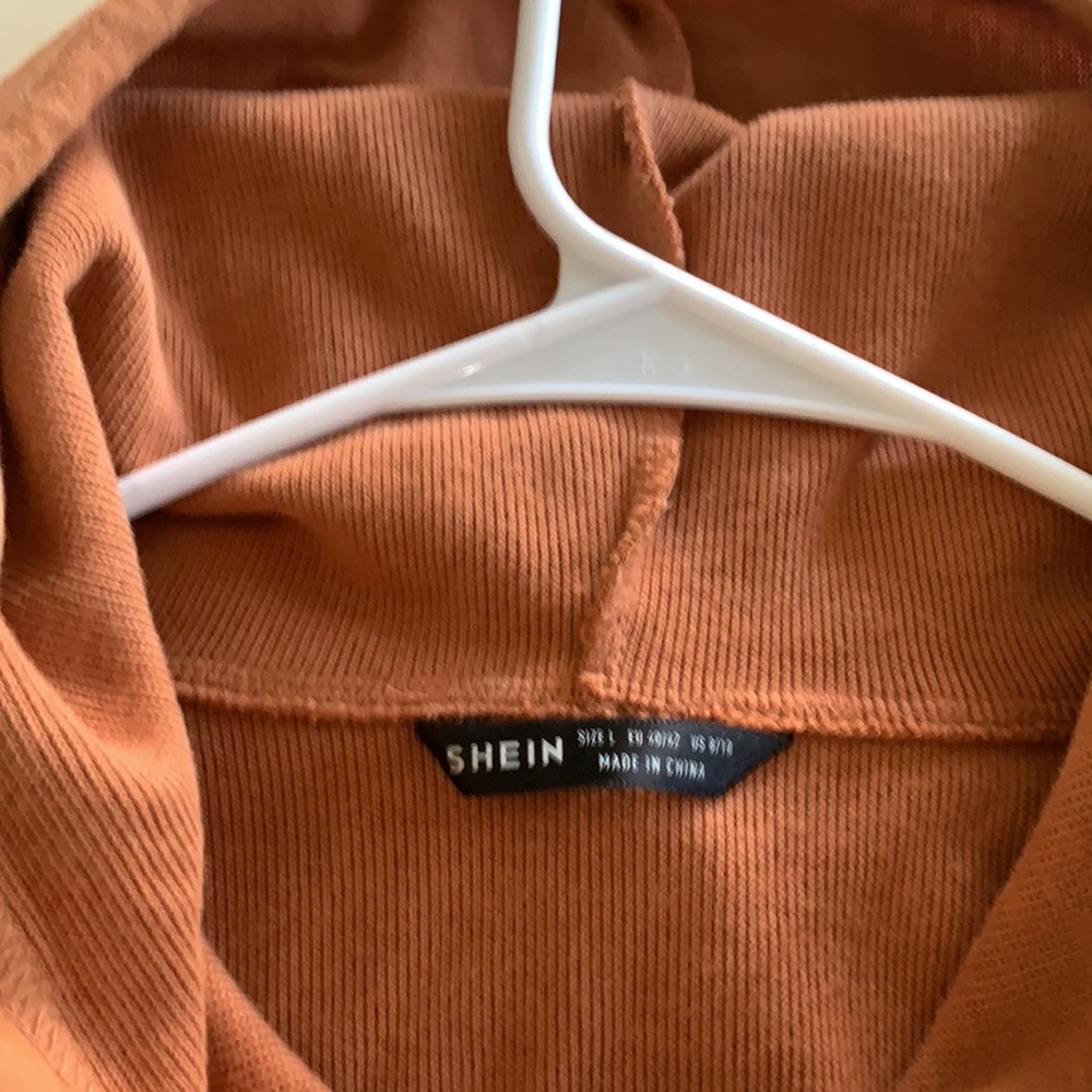 Rust tan sweater - Picture 3 of 3